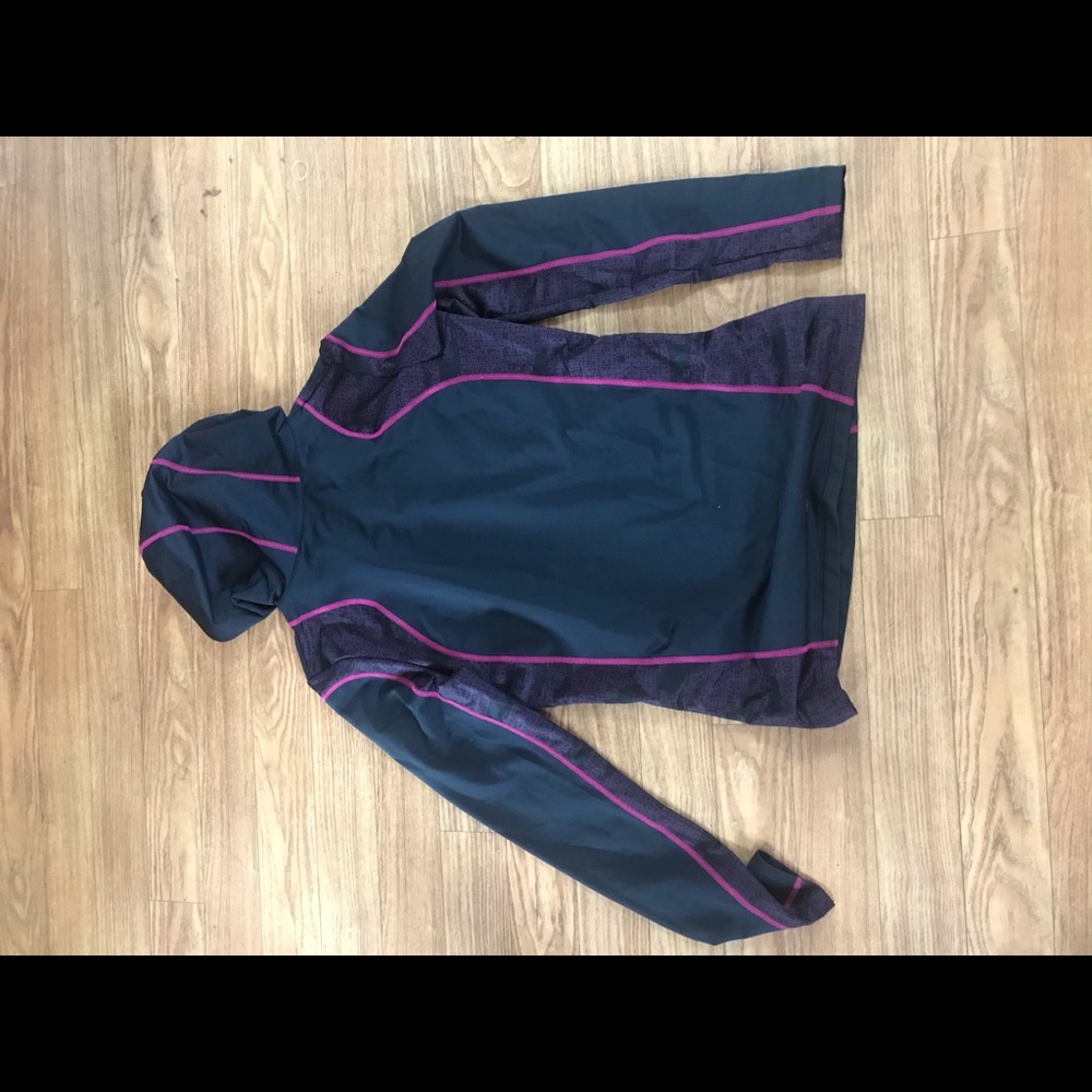 Under Armour - Picture 2 of 2